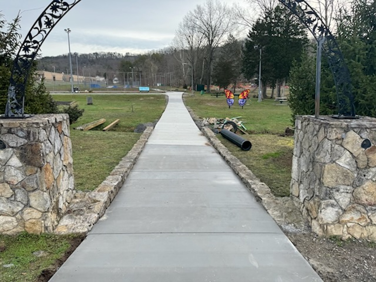 commercial-poured-concrete-sidewalk-decatur-tn